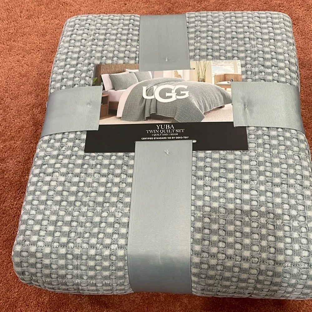 UGG brand new twin quilt set